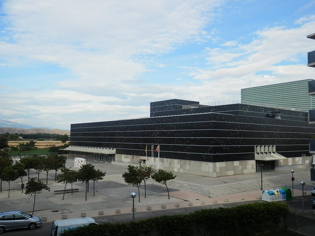 Acogedor Apartamento En Huesca Exterior foto